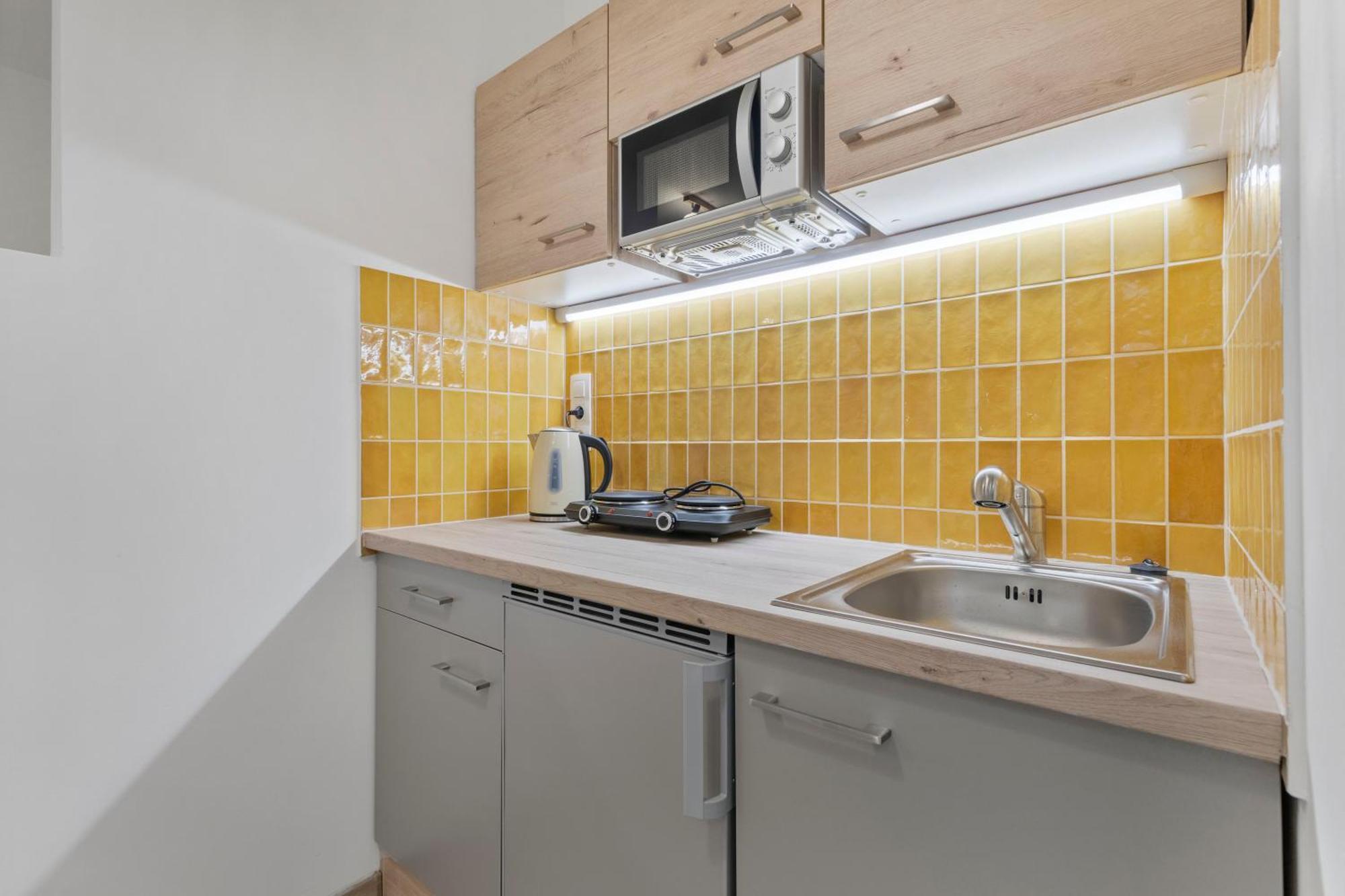 Garden Haven Studio In Old Town Bratislava Exterior foto